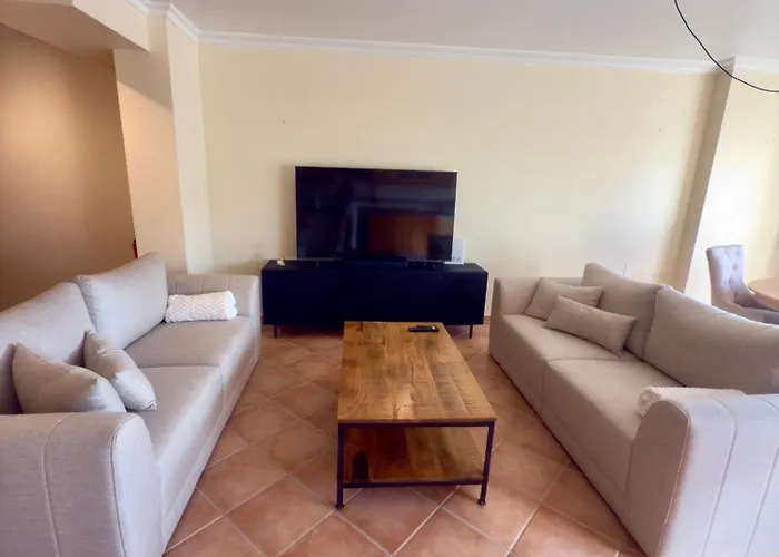 Casa De Sousa-refugio De Surf Entre Peniche E Ericeira * אה דוס קונהאדוס